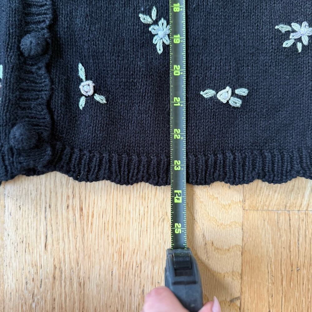 Vintage Victoria Sport Floral Embroidered Pearl Cottagecore Ramie Cardigan Small - Picture 10 of 11